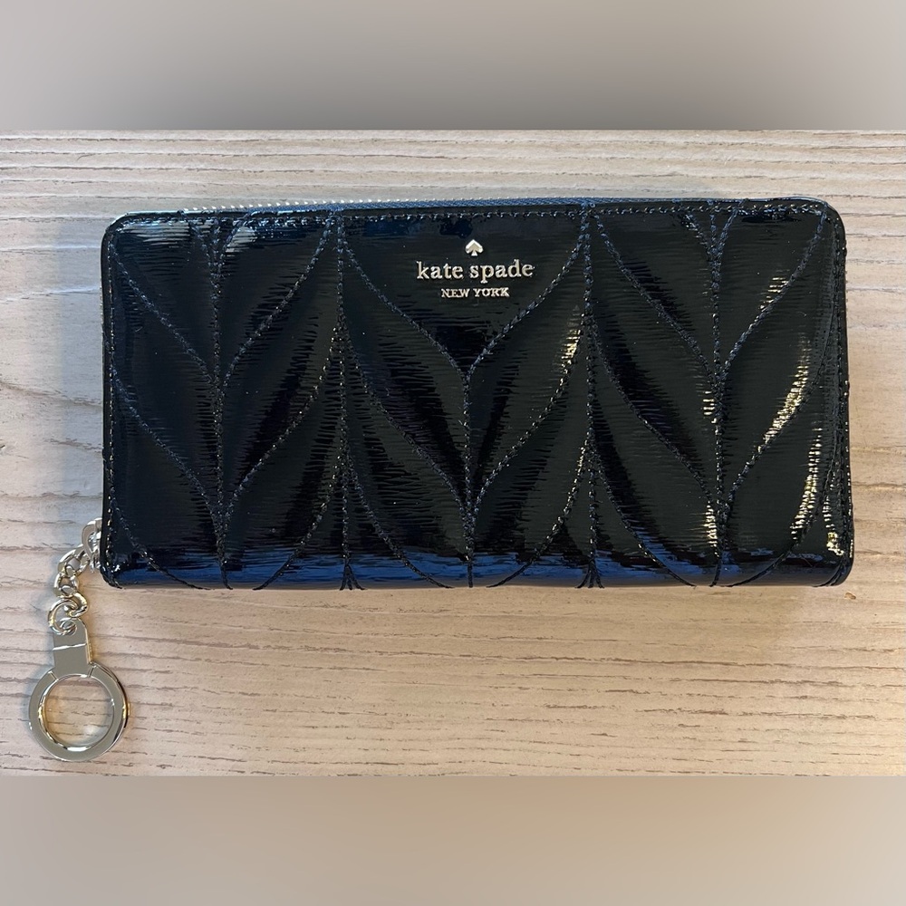 Kate Spade Briar Lane Quilted Neda Wallet 
WLRU5611 BLACK